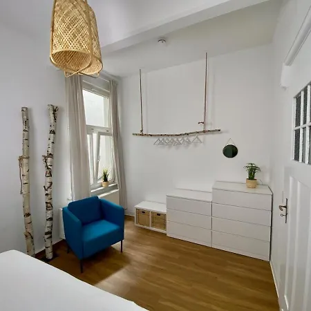 Discovair -karlstrasse- Fussgaengerzone Mit Netflix