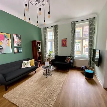 Discovair -karlstrasse- Fussgaengerzone Mit Netflix